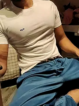 xxxhugedick0001 online show from March 8, 2025, 9:39 am