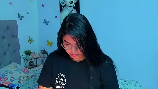 mabellfox online show from December 10, 2024, 4:06 pm