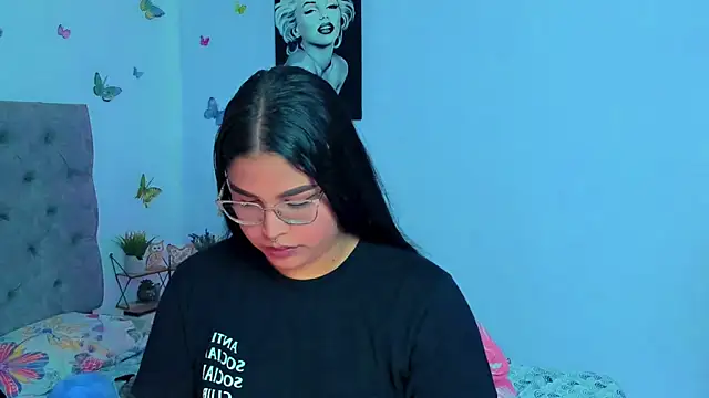 mabellfox online show from December 10, 2024, 7:11 pm