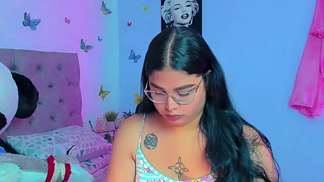 mabellfox online show from December 21, 2024, 6:23 pm