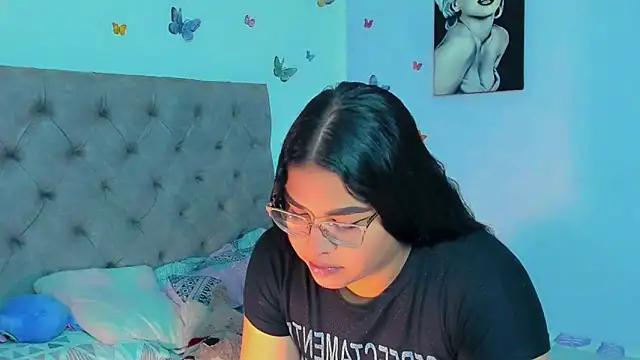 mabellfox online show from December 28, 2024, 4:52 pm