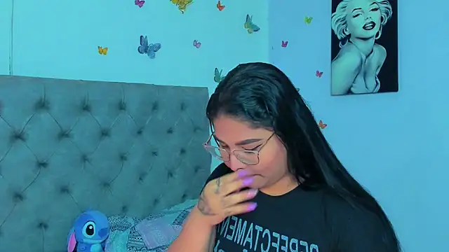 mabellfox online show from December 29, 2024, 5:01 pm