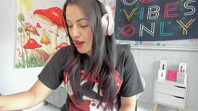 LovelyAzucena online show from October 25, 2025, 2:56 pm