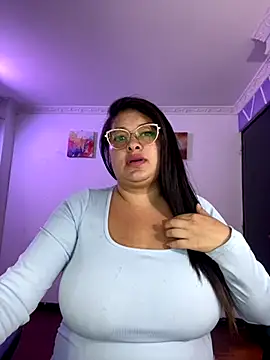 MiiaaJoness online show from December 3, 2025, 6:28 pm