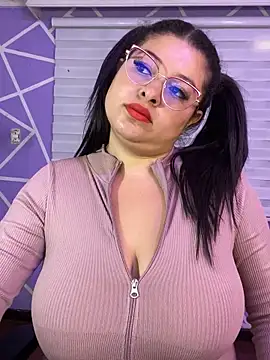 MiiaaJoness online show from May 4, 2026, 4:25 pm