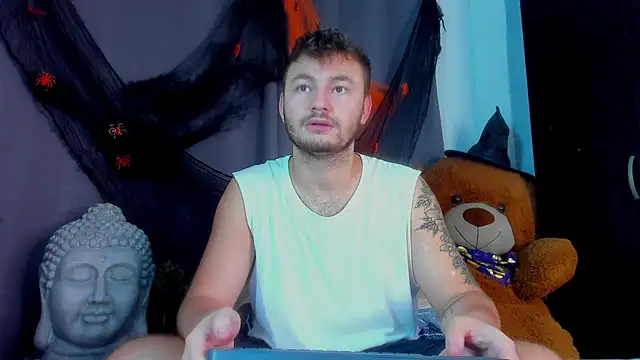 Snapshot of JacoLive chatting on October 19, 2025, 10:32 pm JacoLive online show from October 19, 2025, 10:32 pm