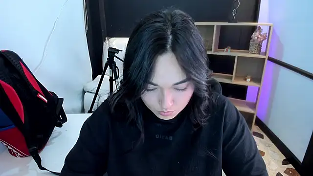 Snapshot of CelesteBrucee chatting on December 19, 2024, 1:07 am CelesteBrucee online show from December 19, 2024, 1:07 am