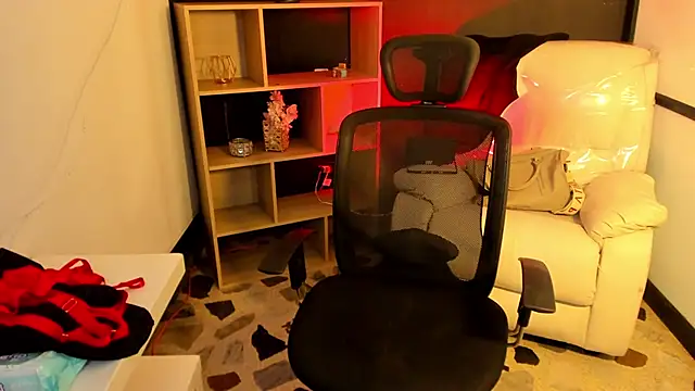 Snapshot of CelesteBrucee chatting on January 10, 2025, 11:50 pm CelesteBrucee online show from January 10, 2025, 11:50 pm