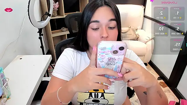 Snapshot of CelesteBrucee chatting on February 4, 2025, 2:17 am CelesteBrucee online show from February 4, 2025, 2:17 am