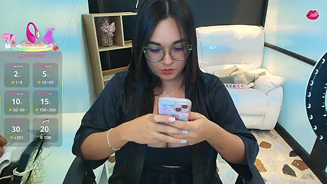 Snapshot of CelesteBrucee chatting on February 13, 2025, 12:35 am CelesteBrucee online show from February 13, 2025, 12:35 am