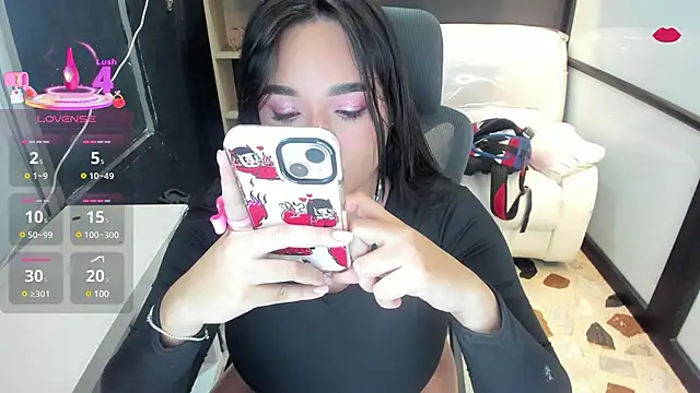 Snapshot of CelesteBrucee chatting on March 21, 2025, 11:23 pm CelesteBrucee online show from March 21, 2025, 11:23 pm