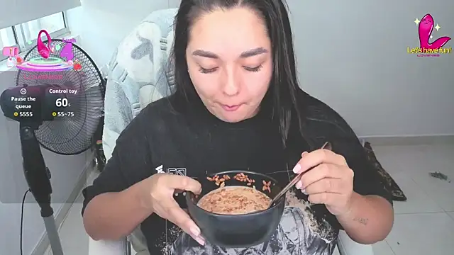 Snapshot of CelesteBrucee chatting on September 23, 2025, 10:13 pm CelesteBrucee online show from September 23, 2025, 10:13 pm