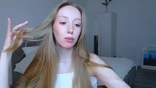 Luna insniity online show from February 5, 2025, 8:14 pm