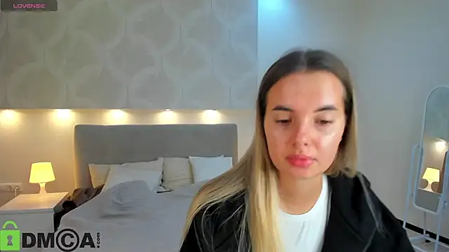 Donna Evans online show from September 18, 2025, 12:01 am