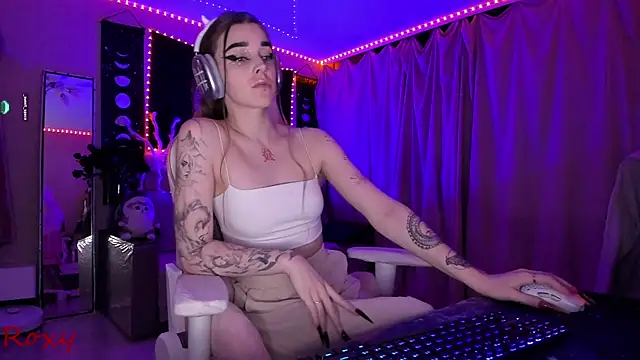 wet dream  online show from December 3, 2025, 9:46 pm