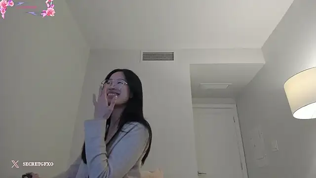Snapshot of secretgirlfriendxo chatting on December 14, 2024, 2:45 am secretgirlfriendxo online show from December 14, 2024, 2:45 am