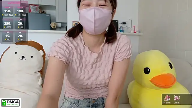 Snapshot of SUZU_ chatting on October 5, 2025, 12:20 am SUZU online show from October 5, 2025, 12:20 am