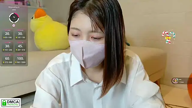 Snapshot of SUZU_ chatting on October 5, 2025, 12:25 pm SUZU online show from October 5, 2025, 12:25 pm