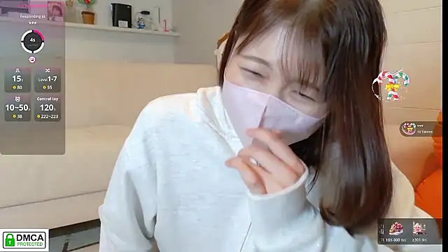 Snapshot of SUZU_ chatting on October 21, 2025, 6:03 am SUZU online show from October 21, 2025, 6:03 am