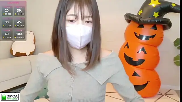 Snapshot of SUZU_ chatting on October 25, 2025, 3:03 am SUZU online show from October 25, 2025, 3:03 am