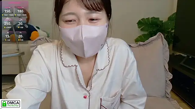 Snapshot of SUZU_ chatting on February 20, 2026, 10:43 pm SUZU online show from February 20, 2026, 10:43 pm