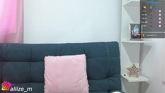 aliicee m online show from December 8, 2024, 4:39 pm