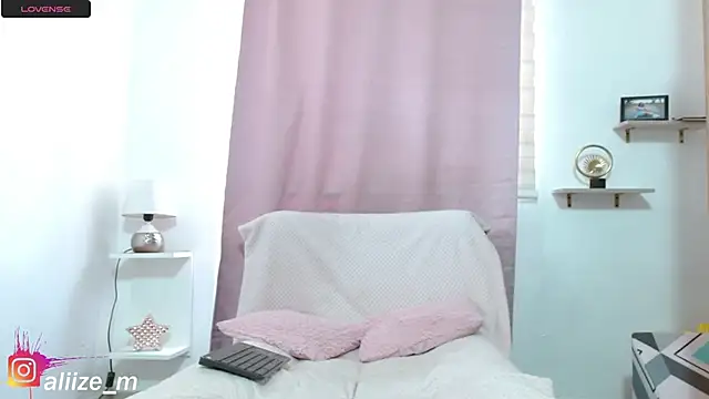 aliicee m online show from February 11, 2026, 6:46 pm