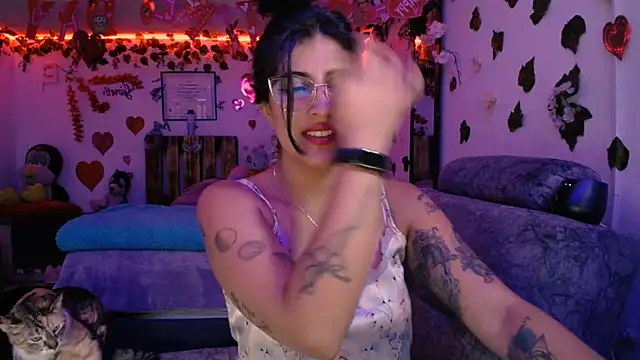 azahar  ziiz online show from February 12, 2025, 9:33 pm