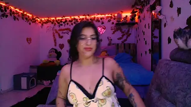 azahar  ziiz online show from March 5, 2025, 2:14 am