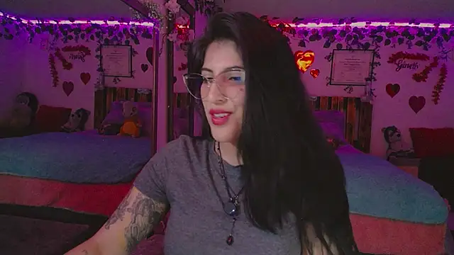 azahar  ziiz online show from September 18, 2025, 10:56 pm