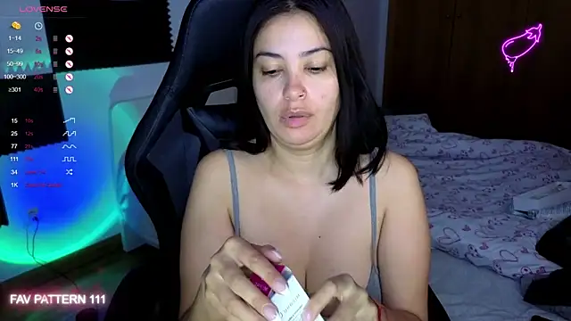 Snapshot of AnnaQueen chatting on May 8, 2026, 2:17 am AnnaQueen online show from May 8, 2026, 2:17 am