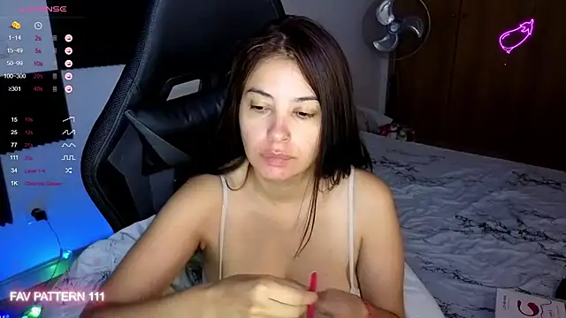 Snapshot of AnnaQueen chatting on August 4, 2026, 2:15 am AnnaQueen online show from August 4, 2026, 2:15 am