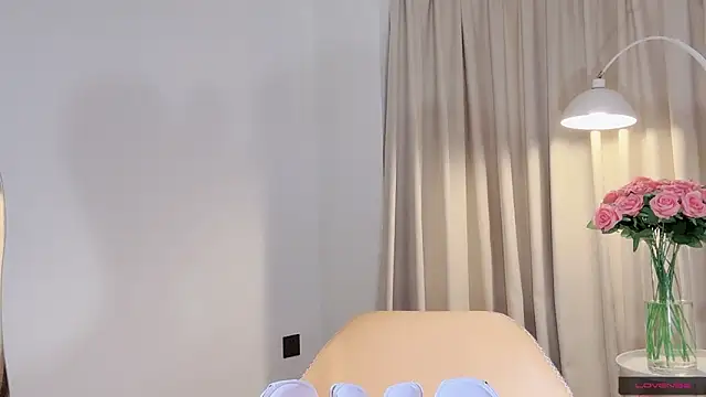 lvy-w online show from April 12, 2026, 1:32 am