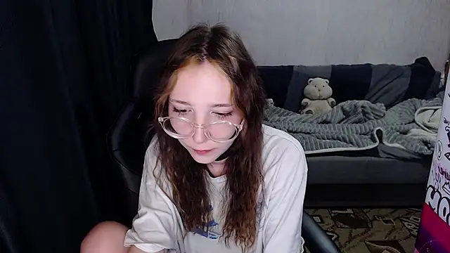 Snapshot of AmeliaKamishiro chatting on October 5, 2025, 8:01 am AmeliaKamishiro online show from October 5, 2025, 8:01 am