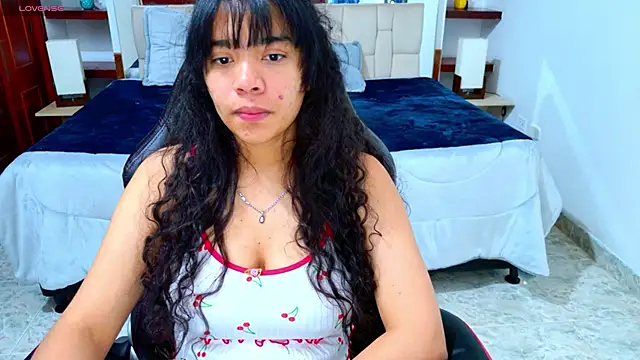 laureentt  online show from October 22, 2025, 3:07 am