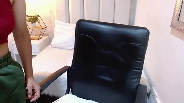 laureentt  online show from January 19, 2026, 3:21 am