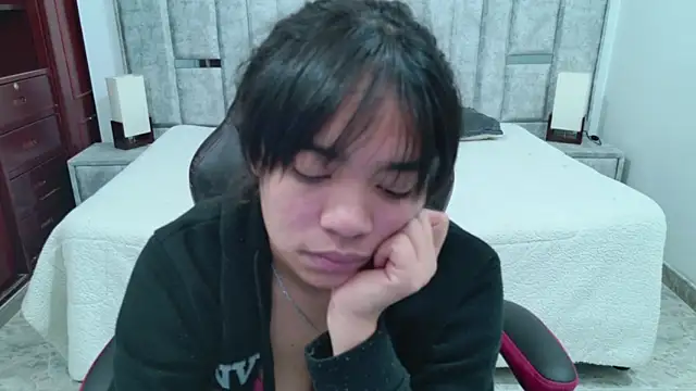 laureentt  online show from March 24, 2026, 3:11 am