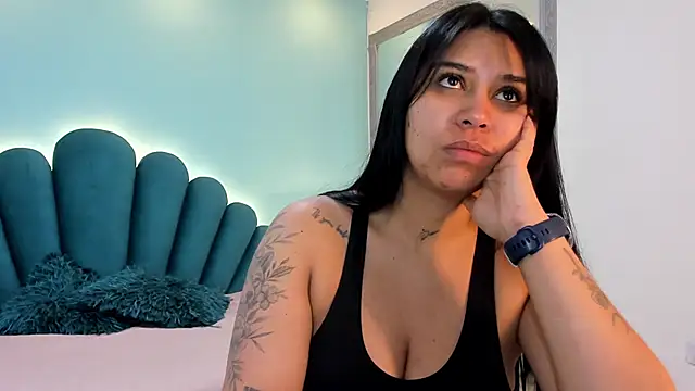 sharlott18 online show from December 22, 2025, 12:57 pm