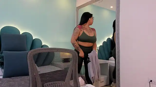 sharlott18 online show from March 7, 2026, 2:47 pm