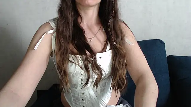 Jennna Maya online show from May 13, 2026, 8:44 am