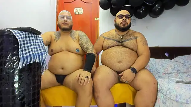 Snapshot of Latino_bigcock chatting on November 6, 2025, 12:33 am Latino bigcock online show from November 6, 2025, 12:33 am