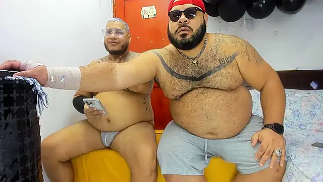 Snapshot of Latino_bigcock chatting on November 6, 2025, 8:54 pm Latino bigcock online show from November 6, 2025, 8:54 pm