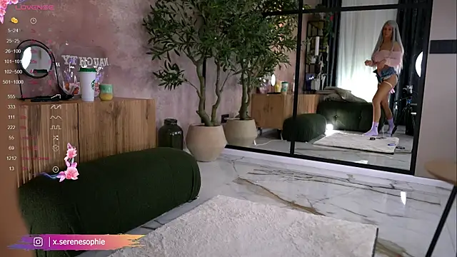 Snapshot of Serene_Sophiex chatting on September 28, 2025, 8:25 pm Serene Sophiex online show from September 28, 2025, 8:25 pm