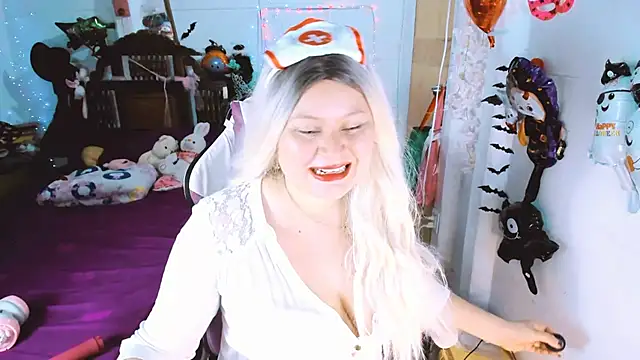 SofiaOlivares online show from September 25, 2025, 7:39 pm