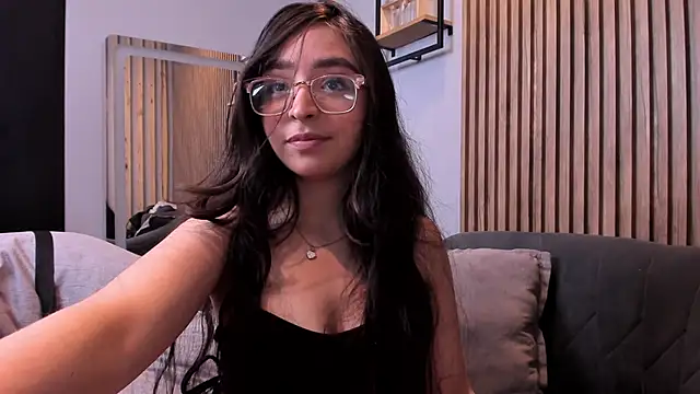 Eva Macalliter online show from September 22, 2025, 1:35 pm