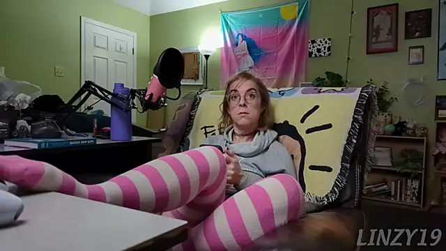 Linzy 19 online show from March 14, 2025, 3:15 am