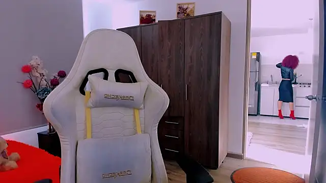 ScarlettMalbec online show from February 18, 2026, 9:11 pm