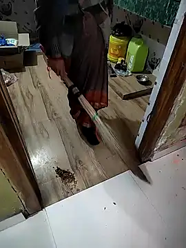 Snapshot of COUPLLE_VILLAGE chatting on January 6, 2025, 3:31 am COUPLLE VILLAGE online show from January 6, 2025, 3:31 am