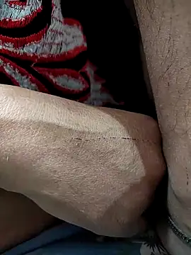 Snapshot of COUPLLE_VILLAGE chatting on March 21, 2025, 5:45 pm COUPLLE VILLAGE online show from March 21, 2025, 5:45 pm