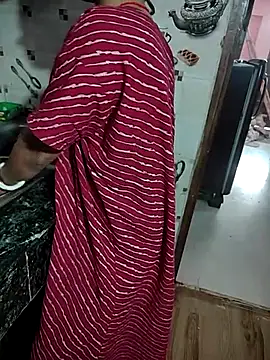 Snapshot of COUPLLE_VILLAGE chatting on November 4, 2025, 9:52 am COUPLLE VILLAGE online show from November 4, 2025, 9:52 am